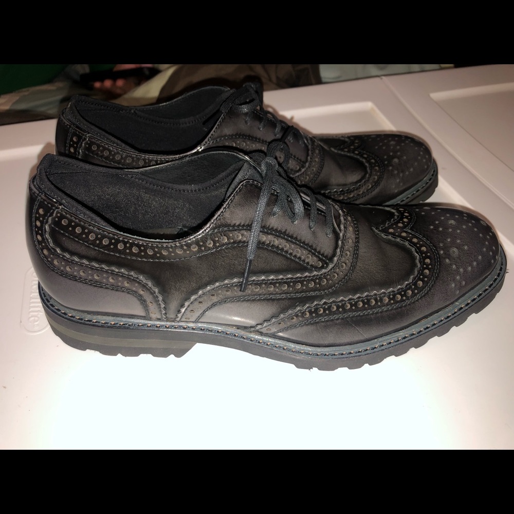 Kenneth Cole grey leather wing tips 7.5 M lug bottom